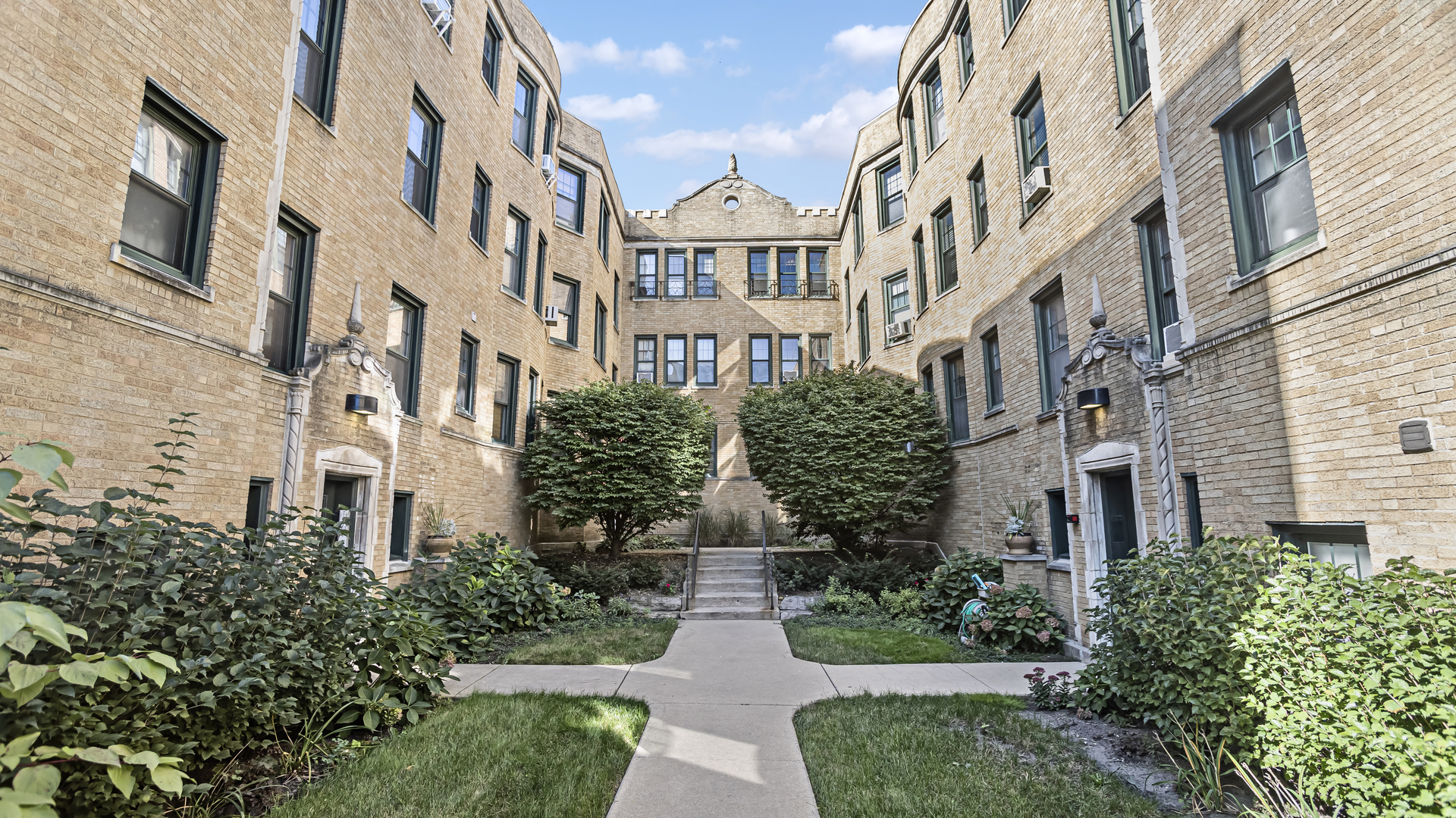 Property Photo: 146 Clyde Avenue 3E IL 60201