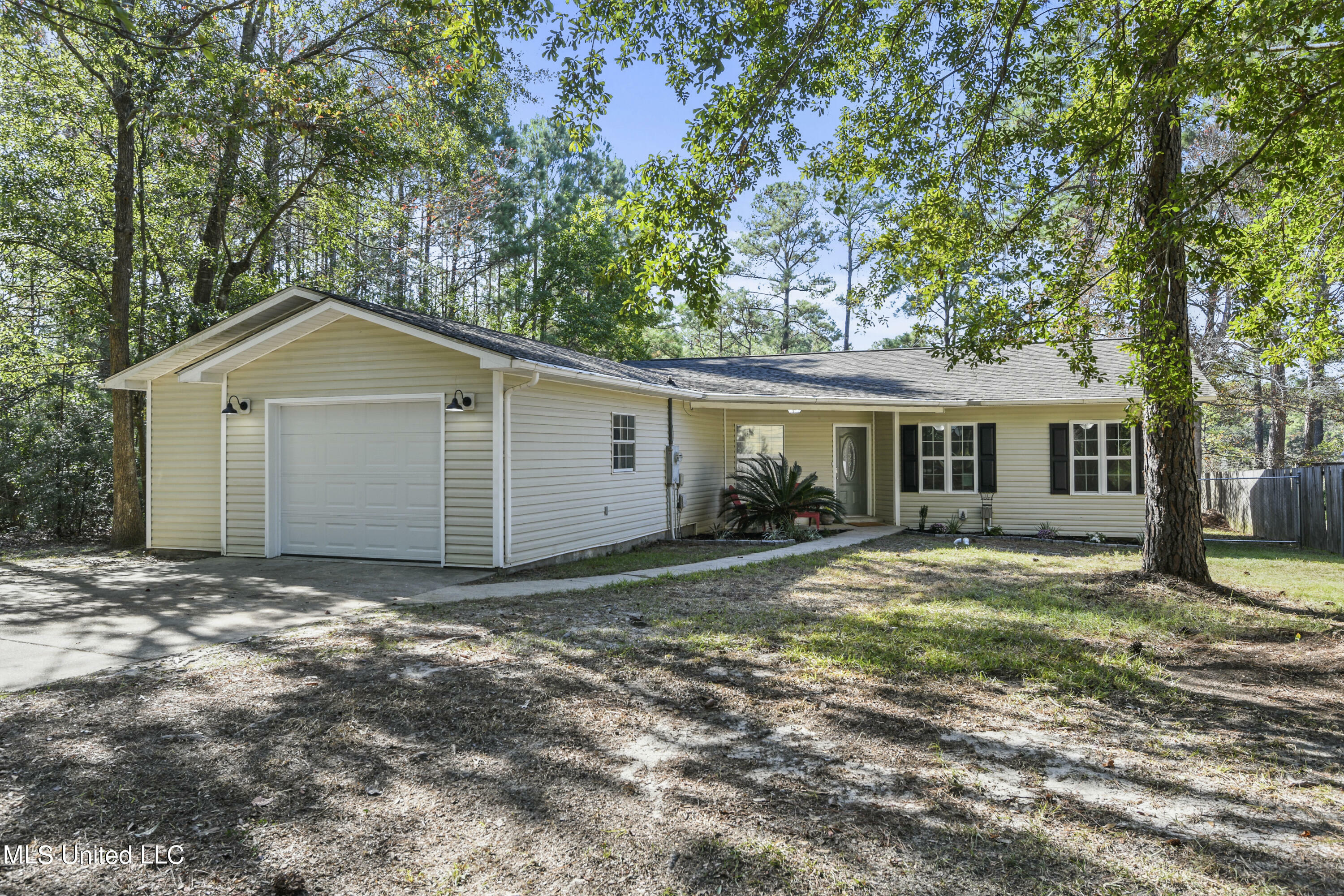 Property Photo:  2637 Windward Drive  MS 39553 