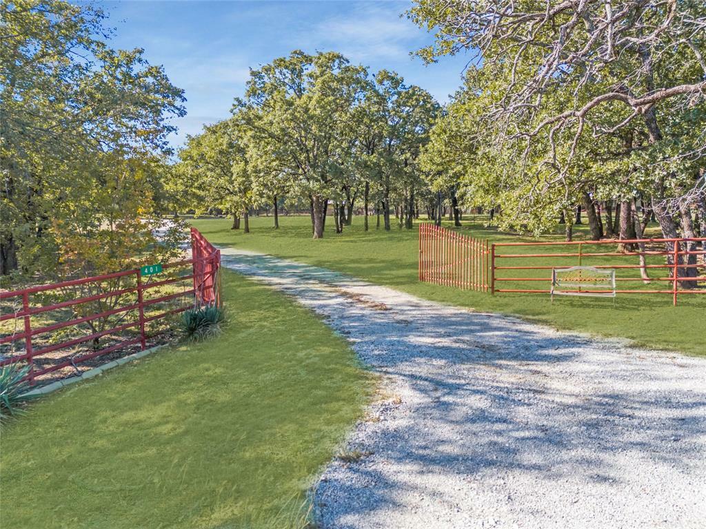 Property Photo:  401 N Hemming Road  TX 76272 