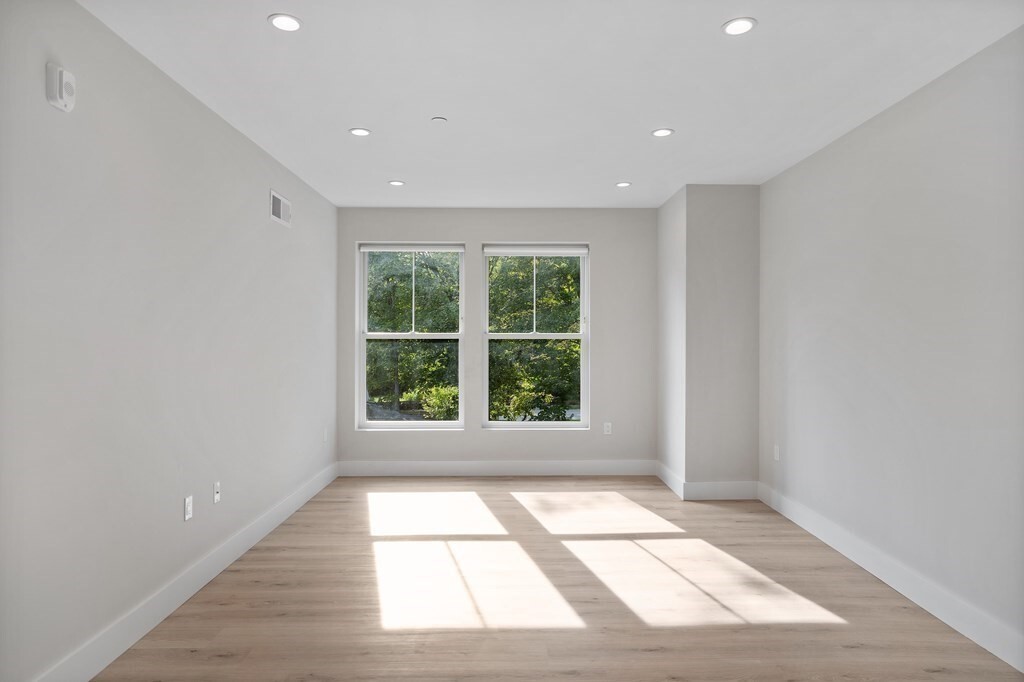 Property Photo: 186 Bedford St 205 MA 02420