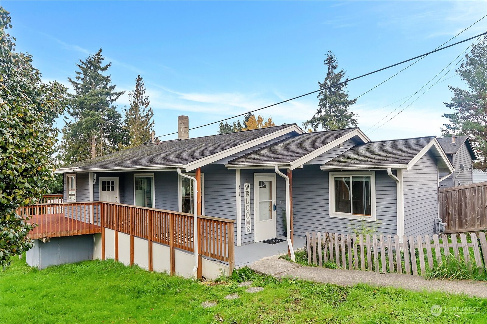 Property Photo:  3215 19th Street  WA 98201 