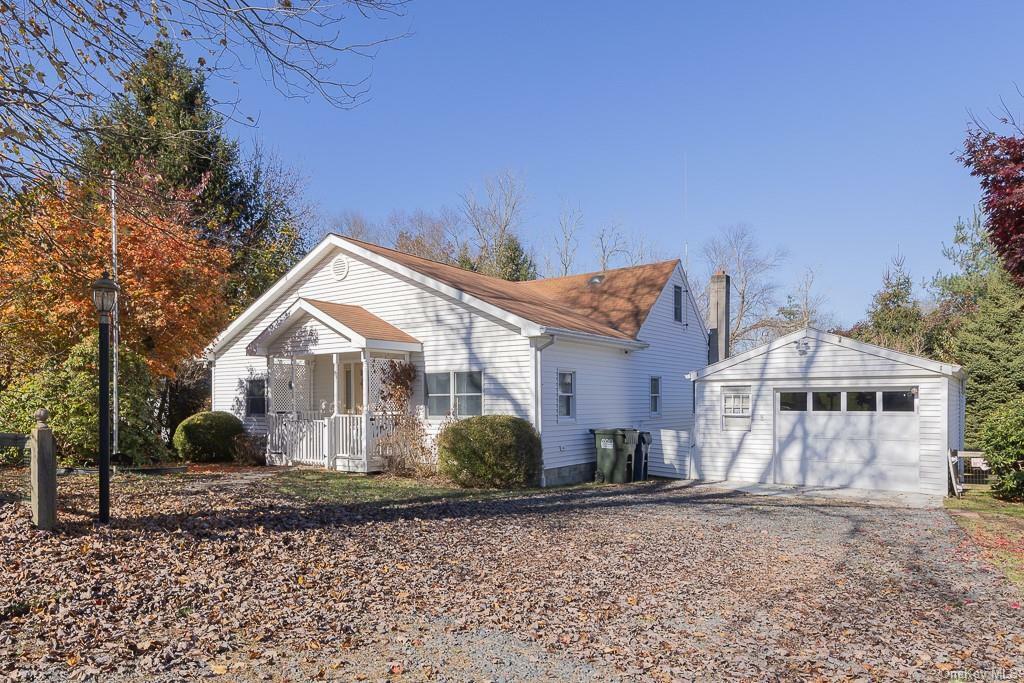 Property Photo:  6 Beech Road  NY 10541 