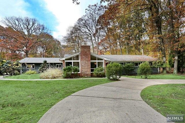 Property Photo:  2 Maureen Court  NJ 07645 