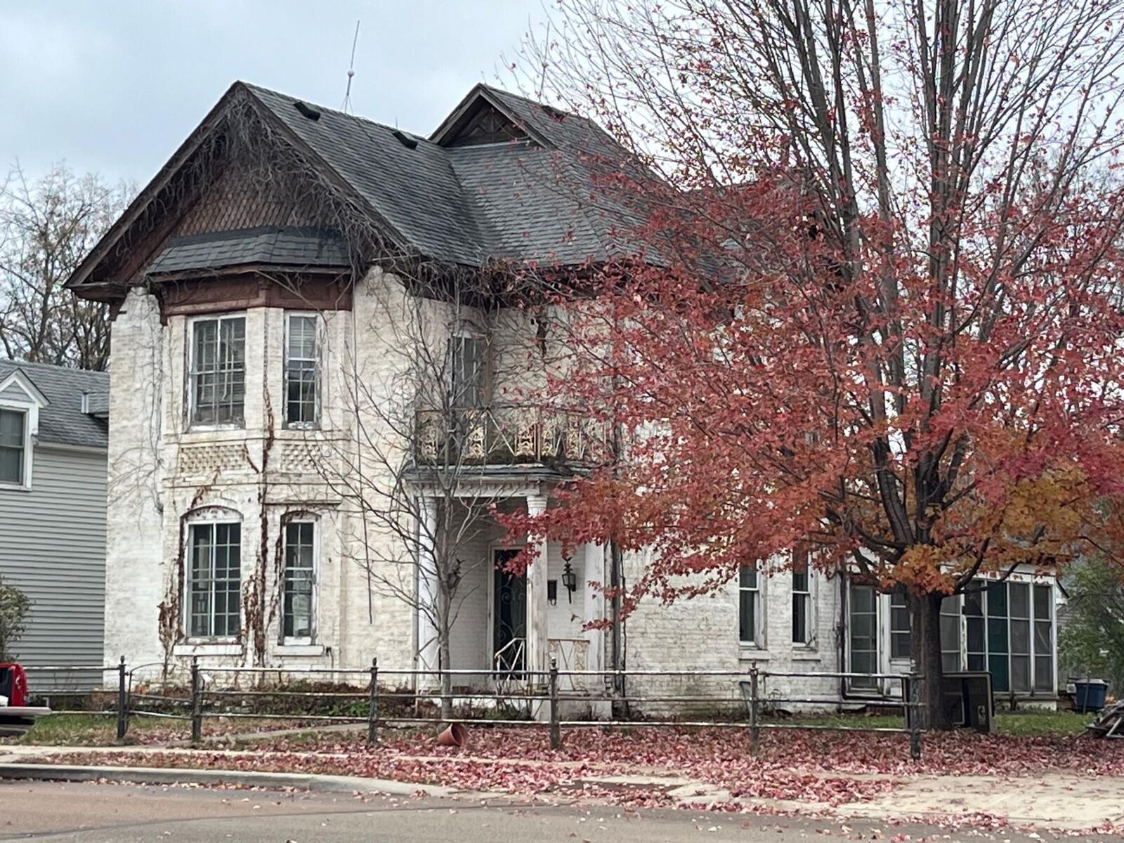 Property Photo:  121 N Hickory Street  MN 55318 