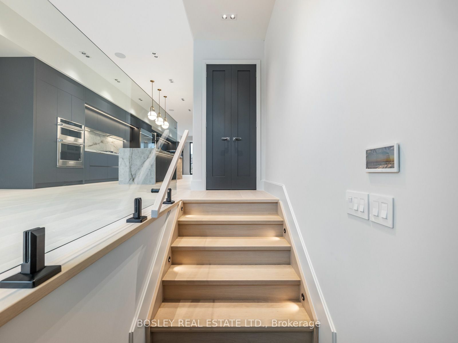 Property Photo: 612 Winona Dr ON M6C3V4