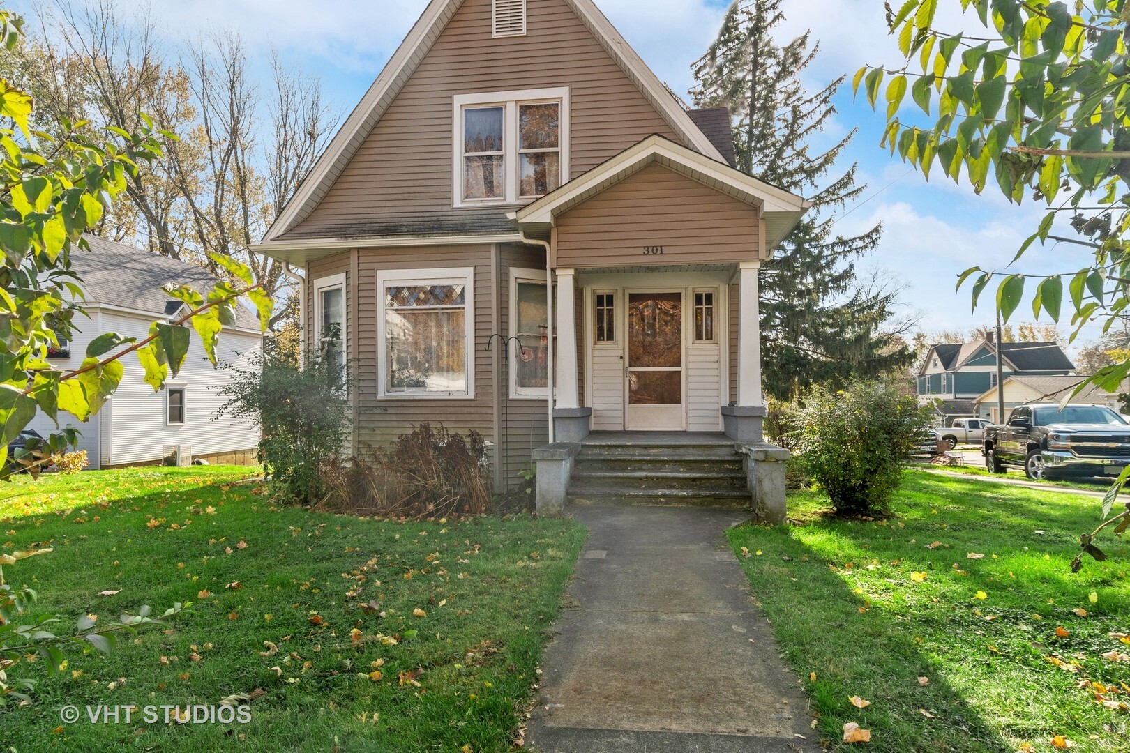 Property Photo:  301 E Pierce Street  IL 60119 