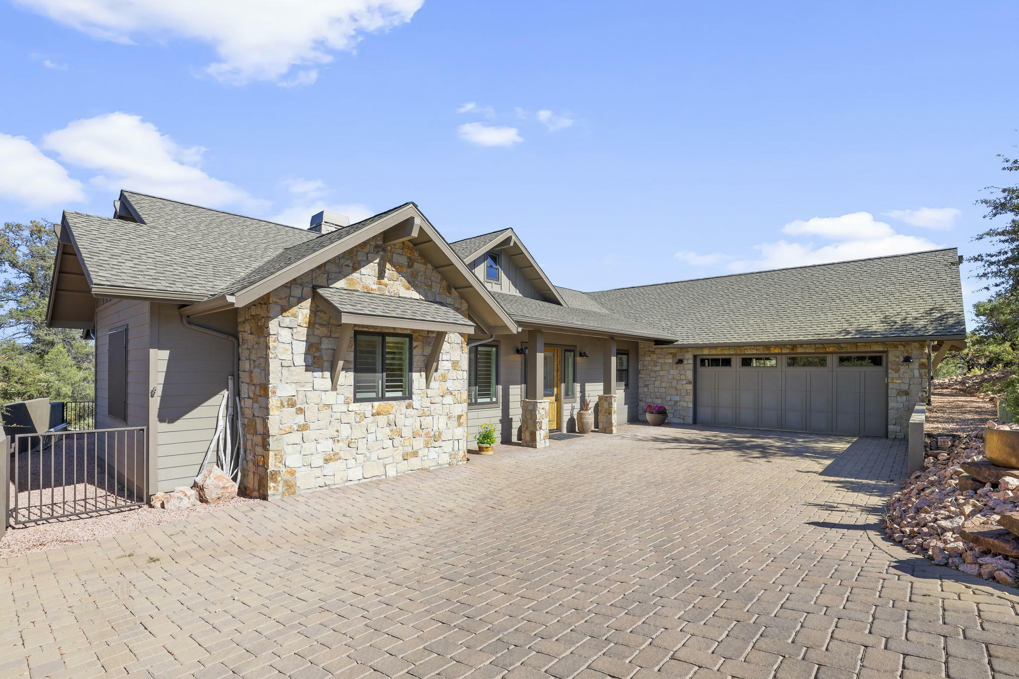 Property Photo:  525 N Grapevine Drive  AZ 85541 