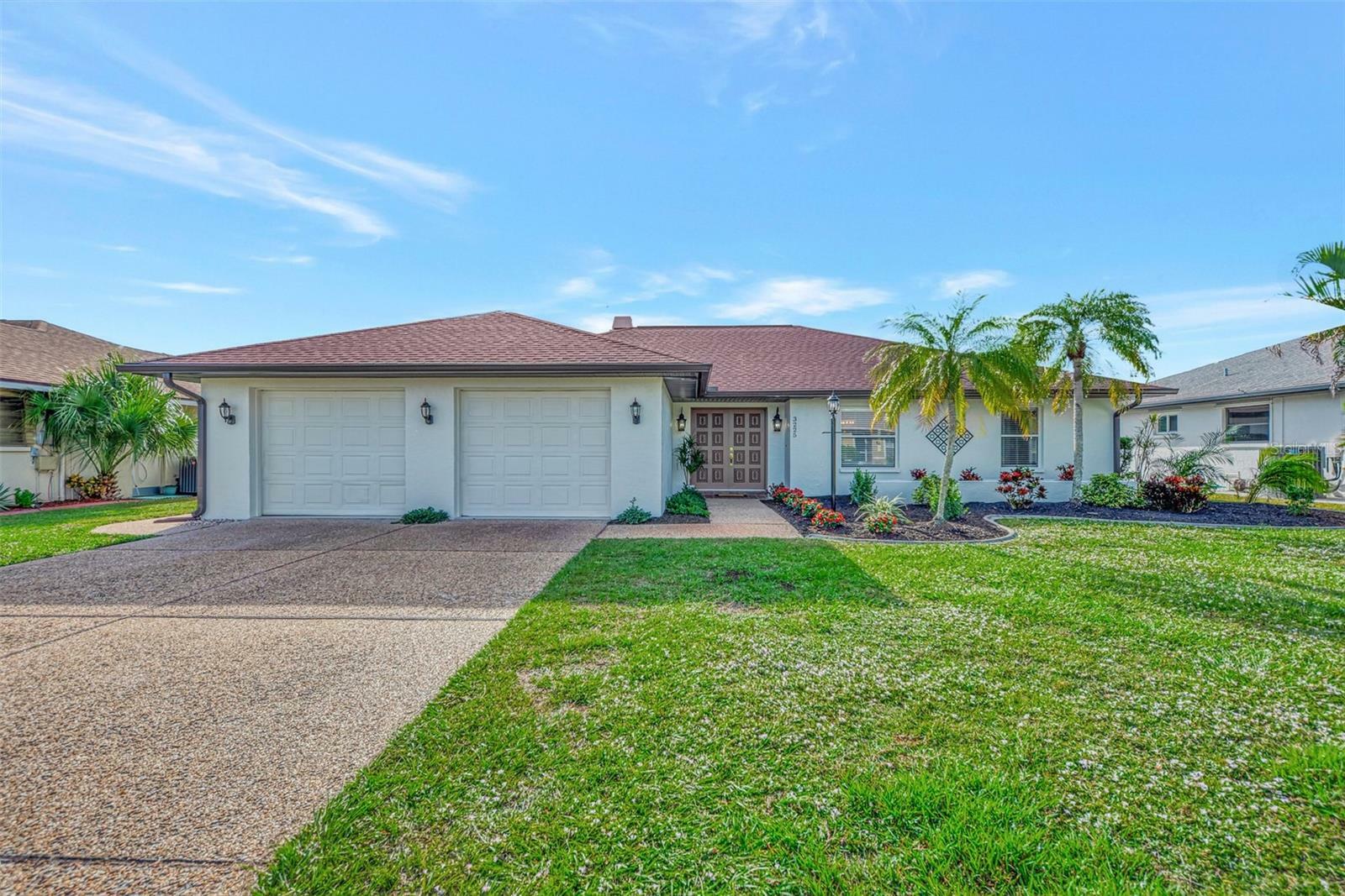 Property Photo:  3225 Meadow Run Drive  FL 34293 