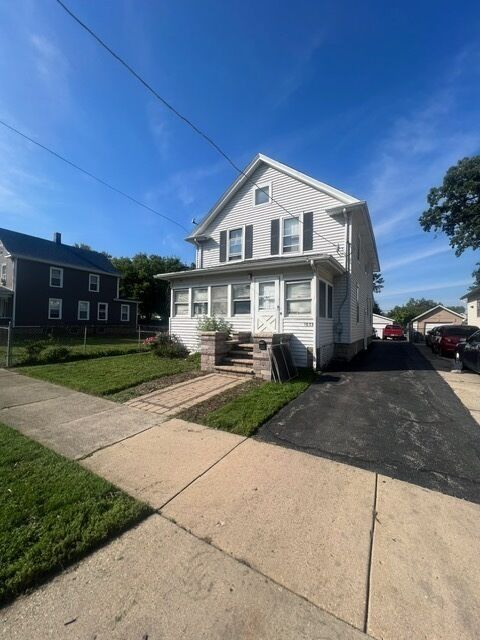 Property Photo:  1032 Grove Street  IL 60505 