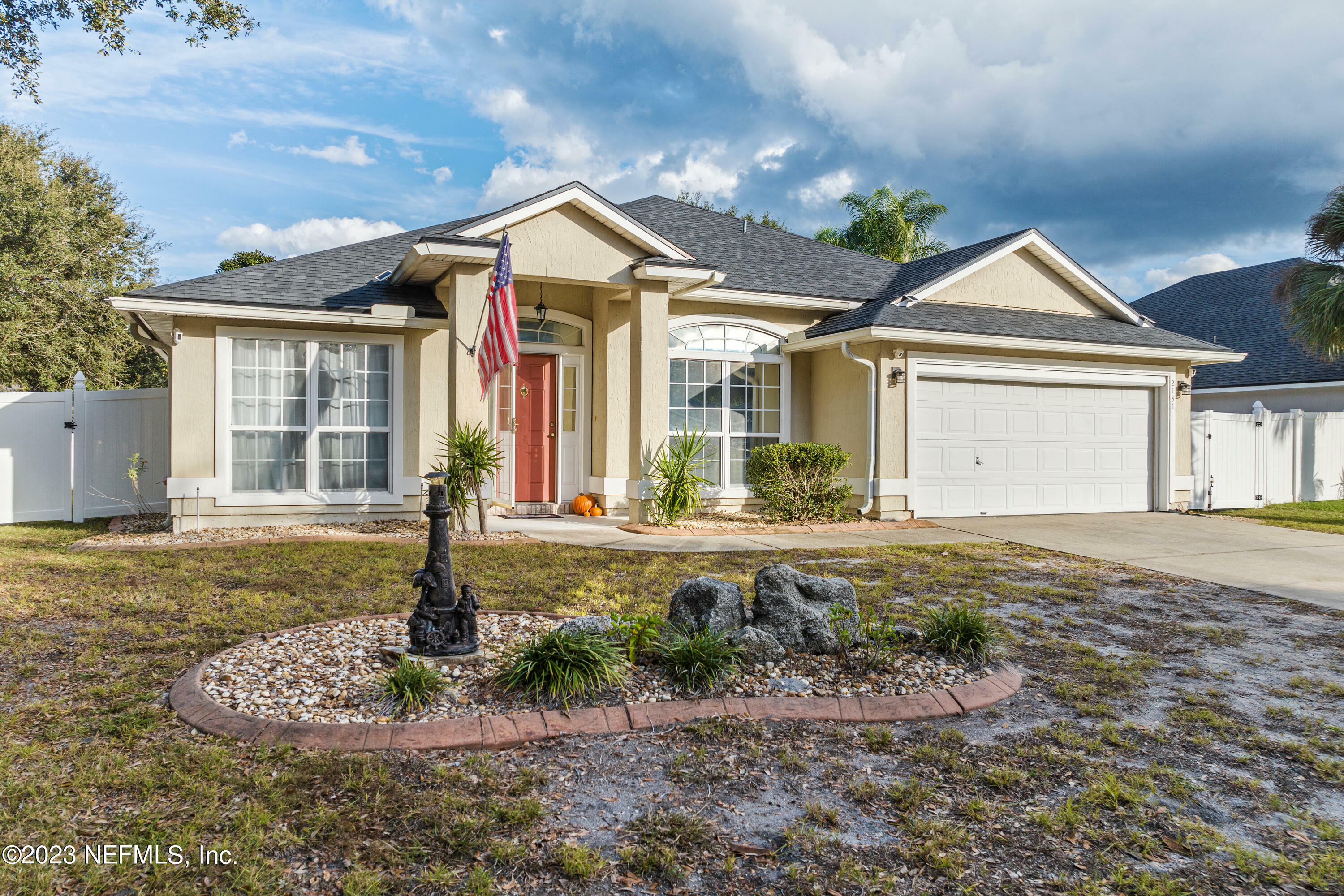 Property Photo: 2131 Willesdon Dr E FL 32246