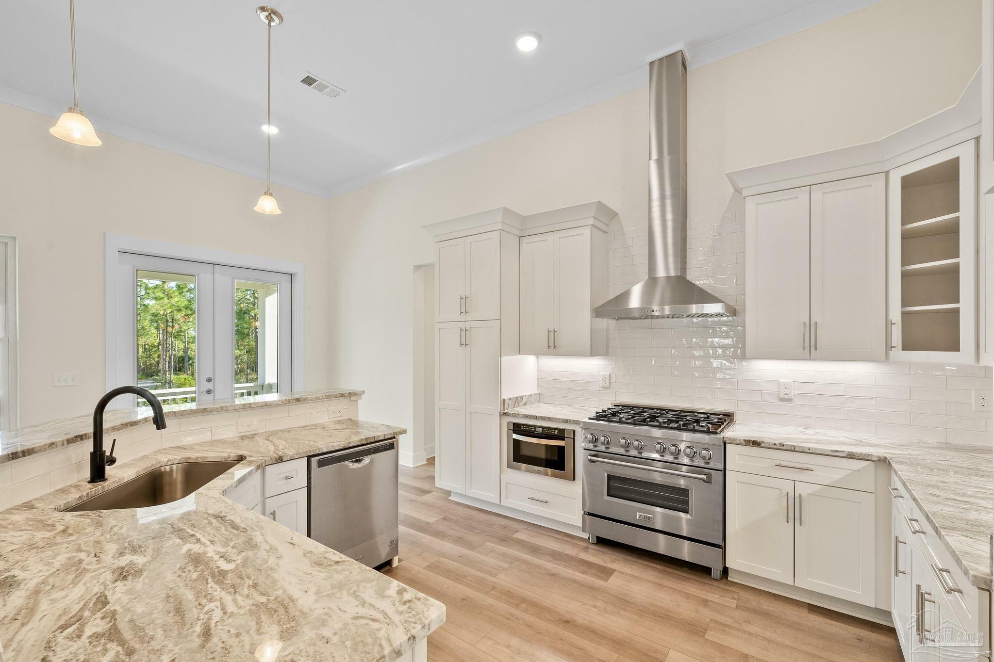 Property Photo: 5309 N Shore Rd FL 32507