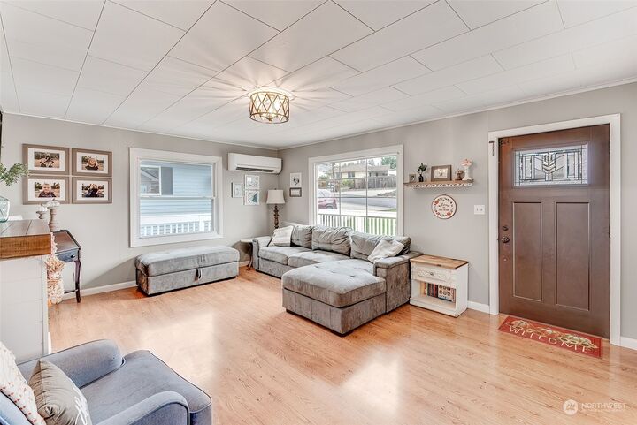 Property Photo:  801 N 18th Avenue  WA 98626 