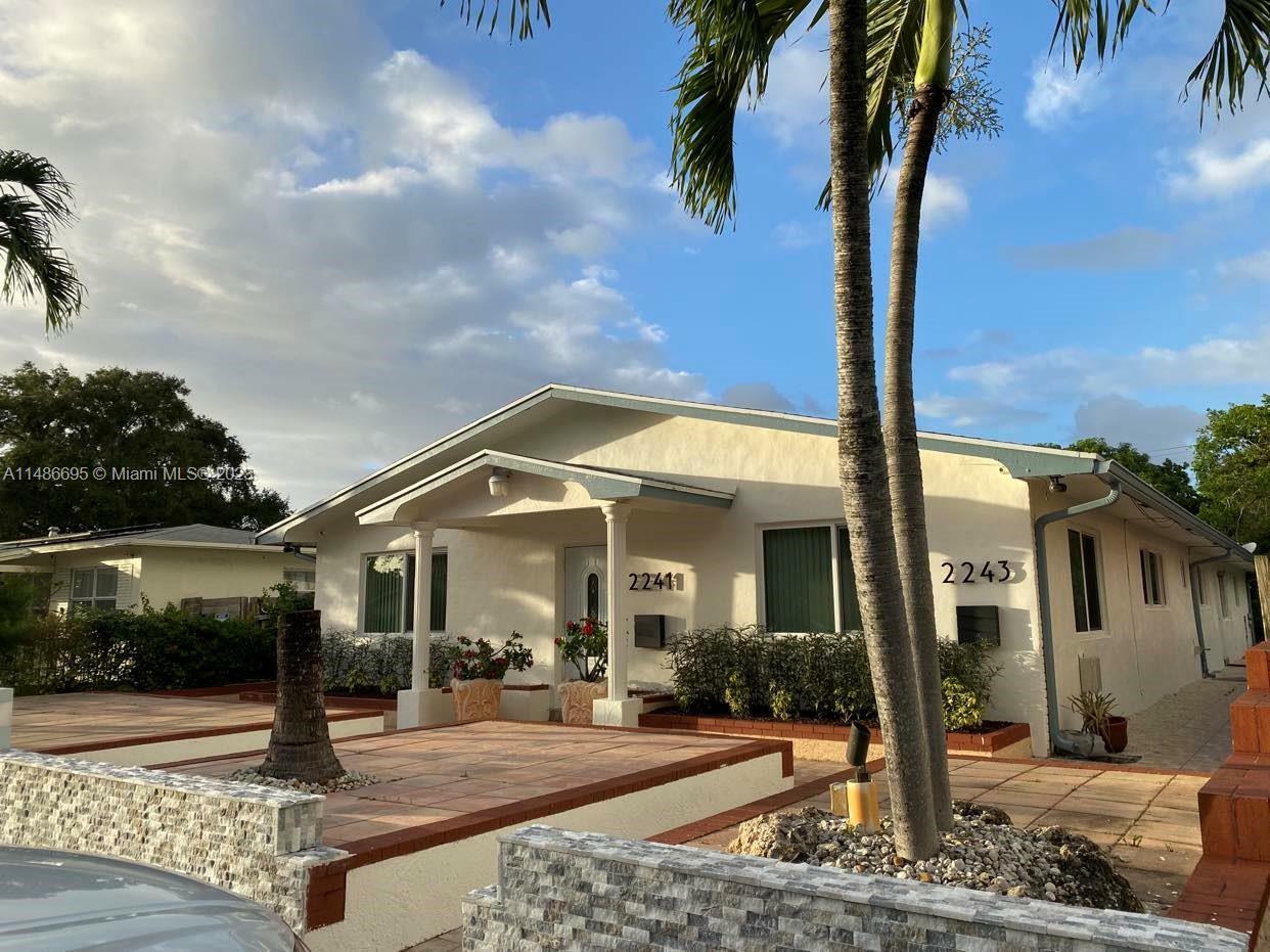 Property Photo: 2241 Jackson St Front FL 33020