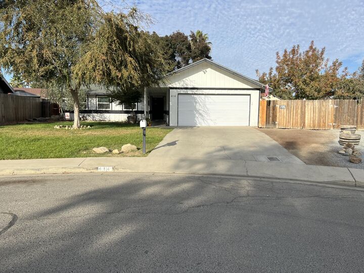 414 E Laura Court  Visalia CA 93277 photo
