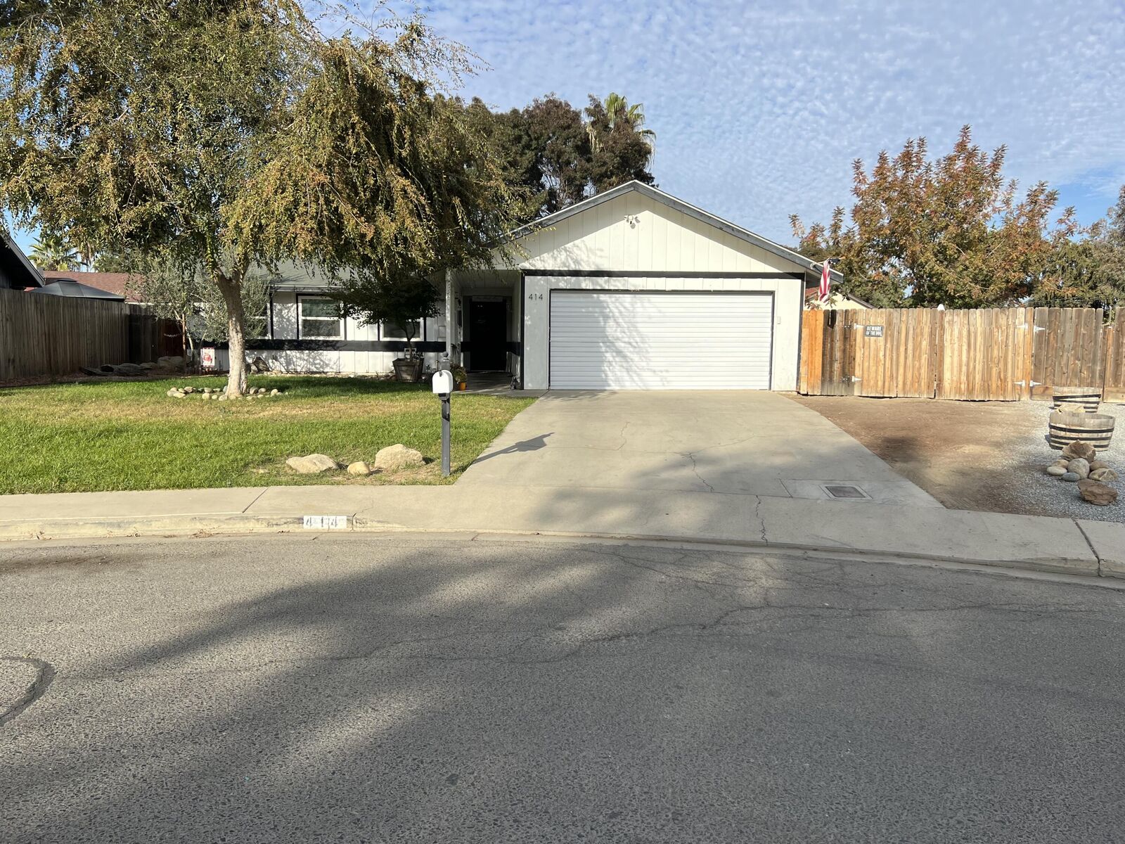 Property Photo: 414 E Laura Court CA 93277