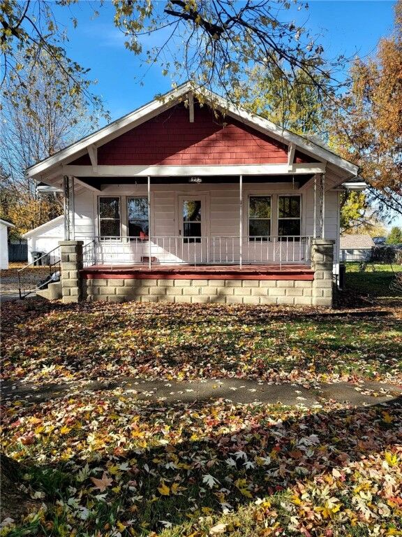 Property Photo:  825 N 10th Street  IL 61938 