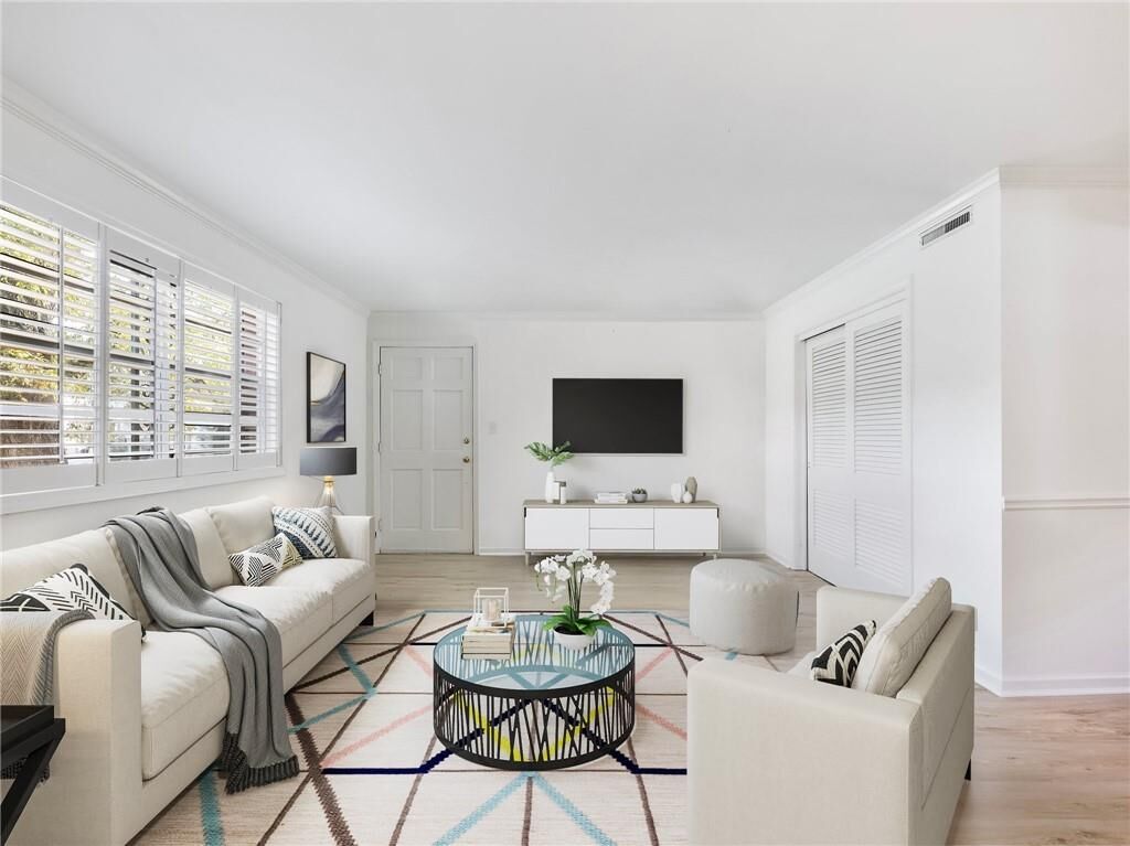 Property Photo: 3660 Peachtree Road NE F3 GA 30319