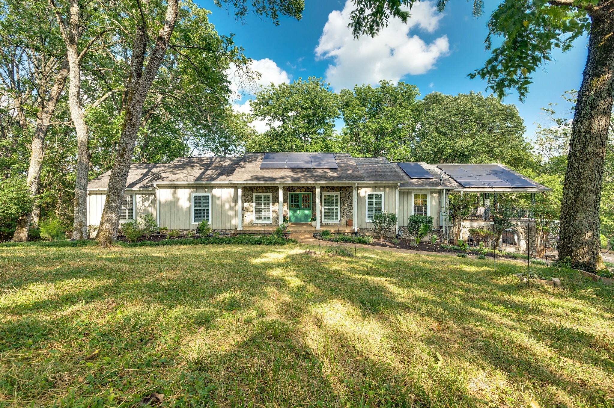 Property Photo:  880 Hillhaven Ct  TN 37220 