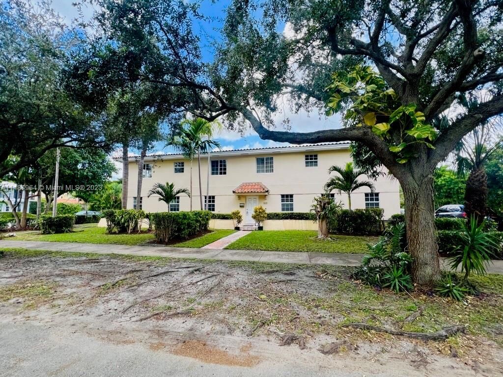 Property Photo: 3619 S Le Jeune Rd FL 33134