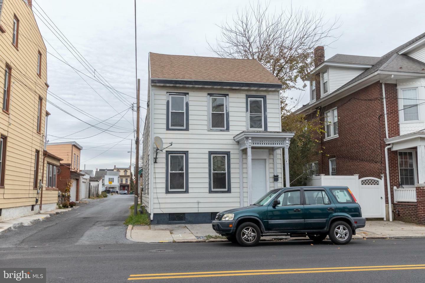 Property Photo:  360 N 5th Street  PA 17046 