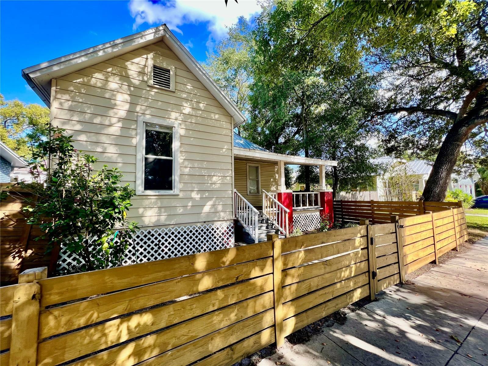 Property Photo:  111 W Amelia Avenue  FL 33602 