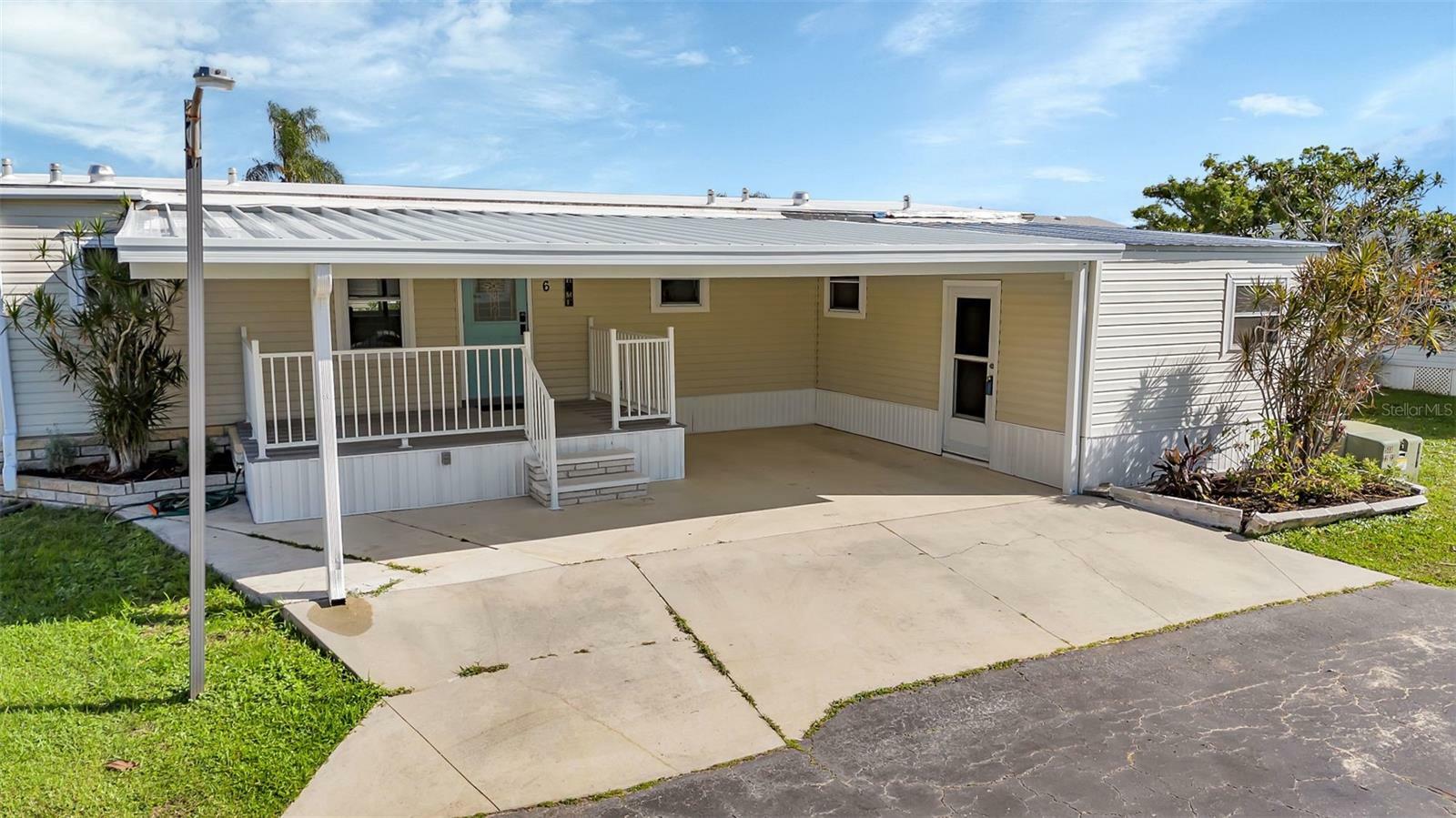 Property Photo: 1000 SW Kings Highway 6 FL 33980