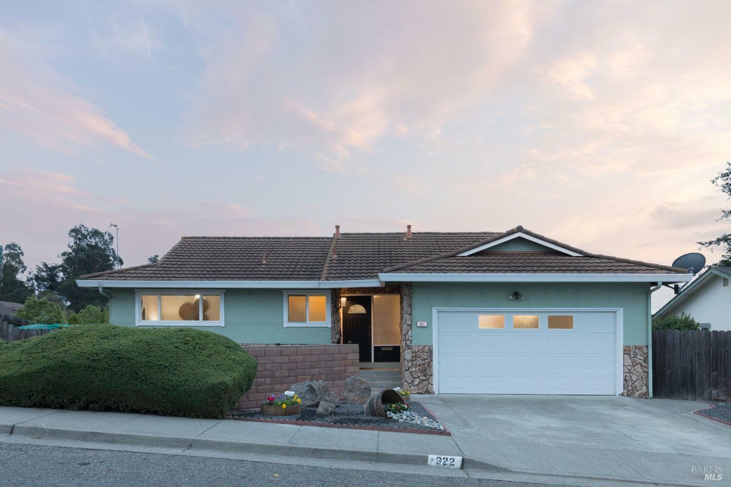 Property Photo:  922 Samuel Drive  CA 94952 