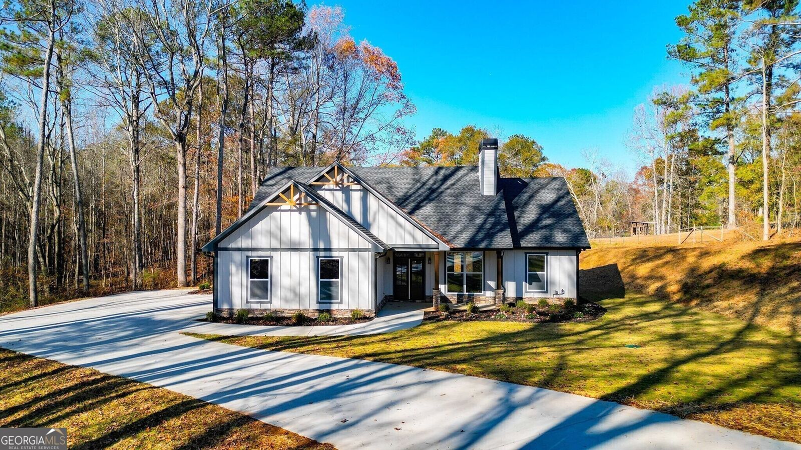 Property Photo: 2043 Avery Road GA 30115