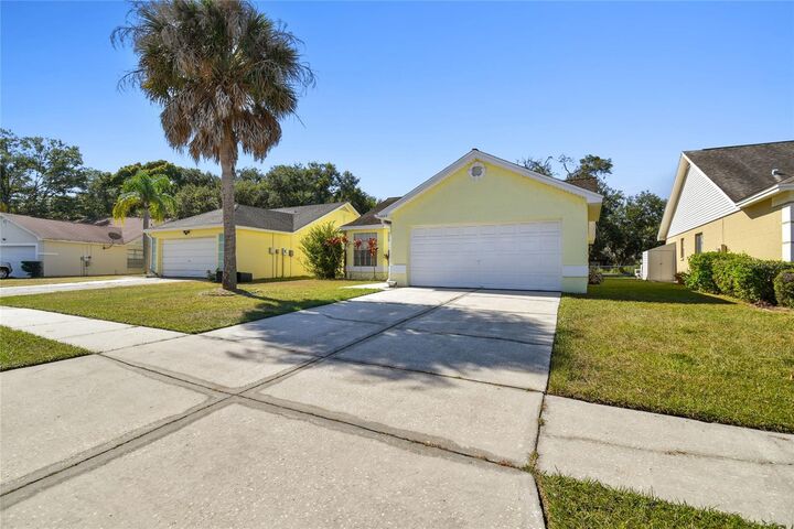 Property Photo:  1837 Tarah Trace Drive  FL 33510 
