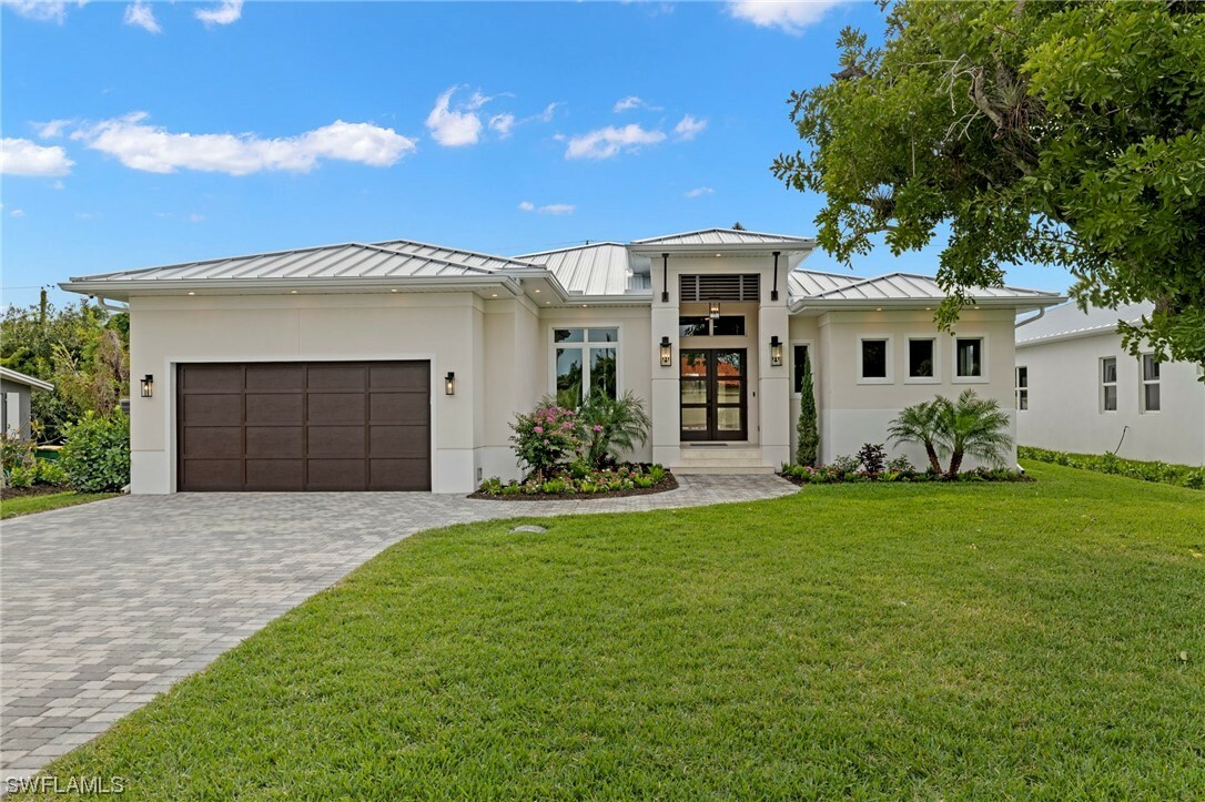 Property Photo:  844 101st Avenue N  FL 34108 