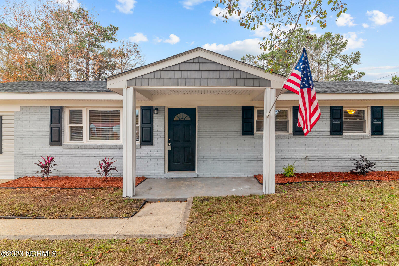 Property Photo:  212 Ramsey Drive  NC 28540 