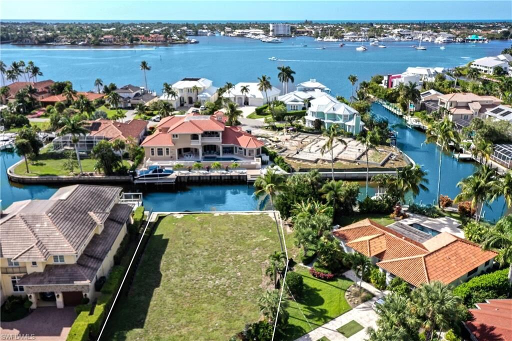 Property Photo:  1510 Mullet Ln  FL 34102