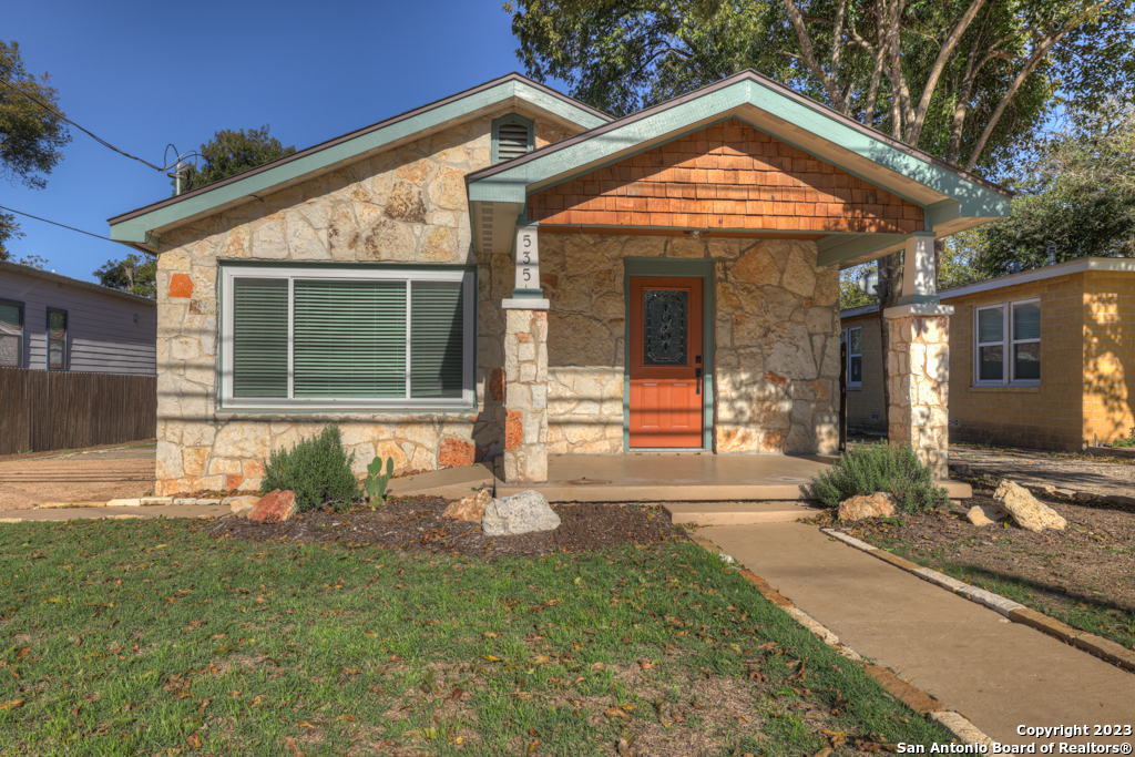 Property Photo: 535 E Mather St TX 78130