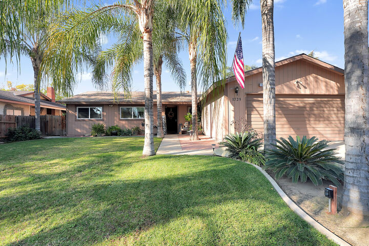 1725 N Leslie Street  Visalia CA 93291 photo