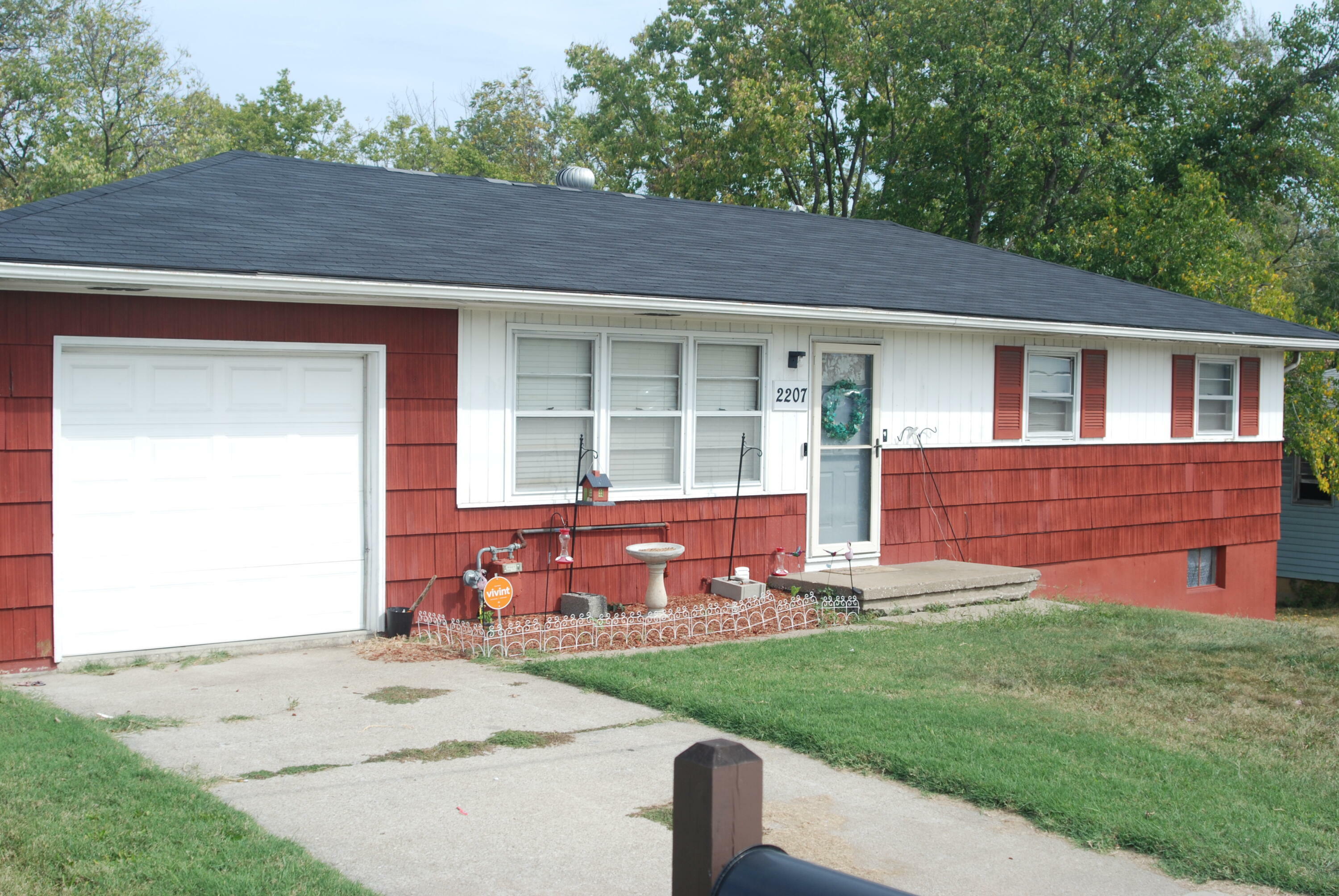 Property Photo:  2207 Clark Ln  MO 65202 