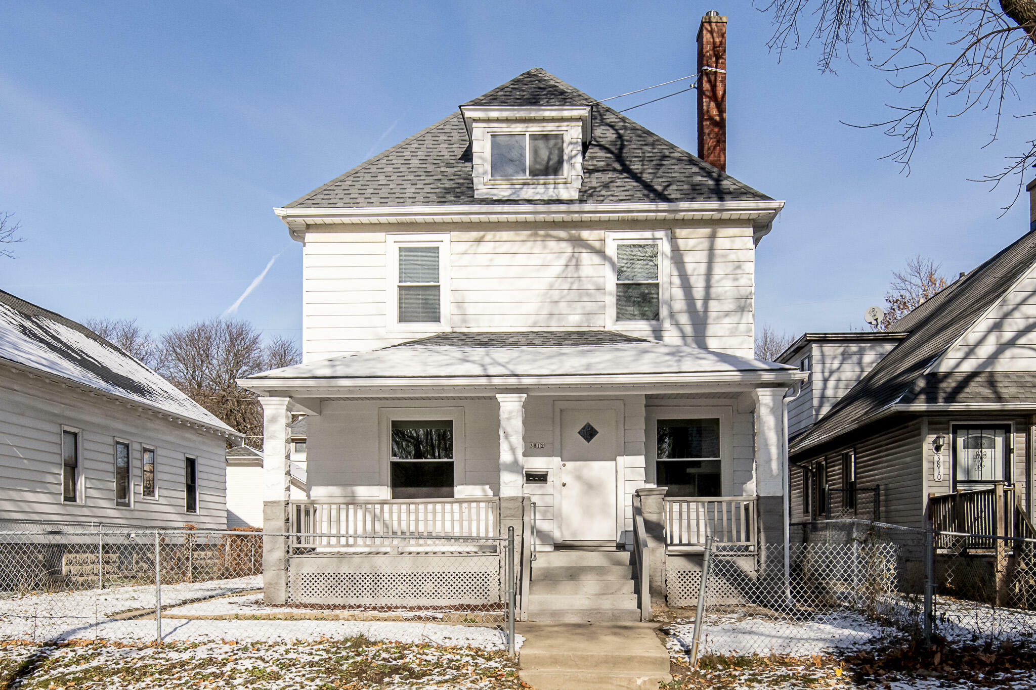 Property Photo: 3812 W Roberts St WI 53208