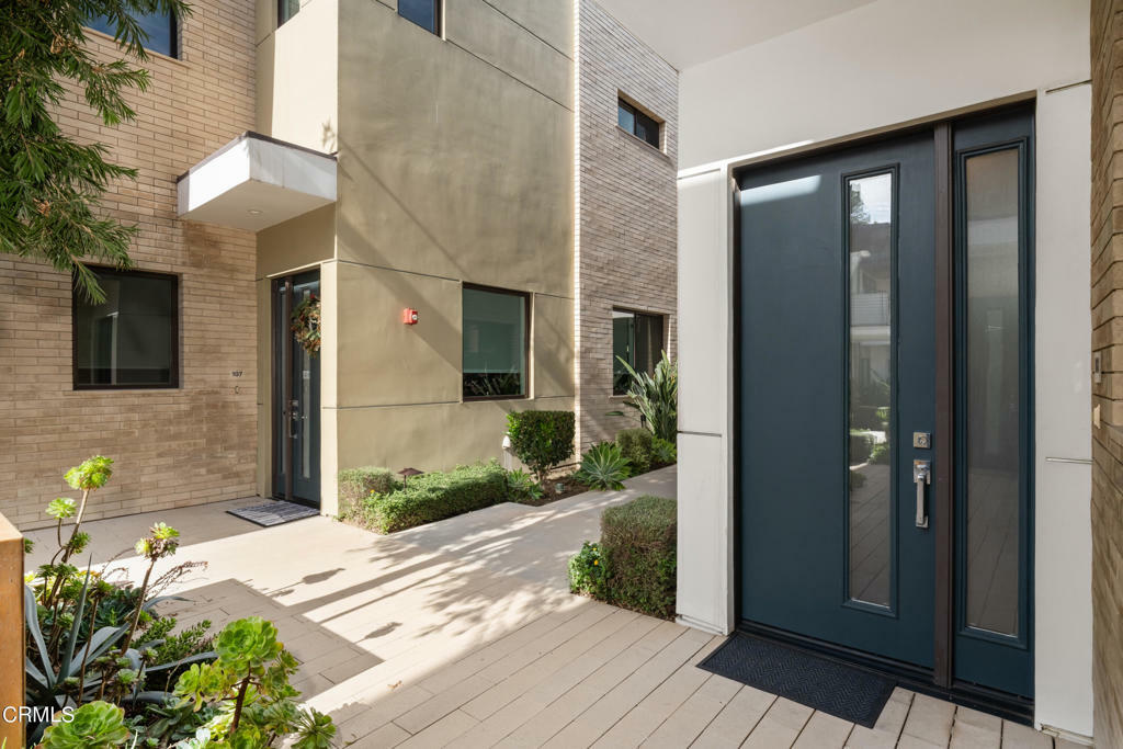 Property Photo: 125 Hurlbut Street 108 CA 91105