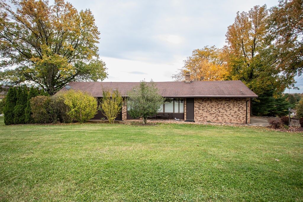 Property Photo: 208 Lexington Place PA 15401