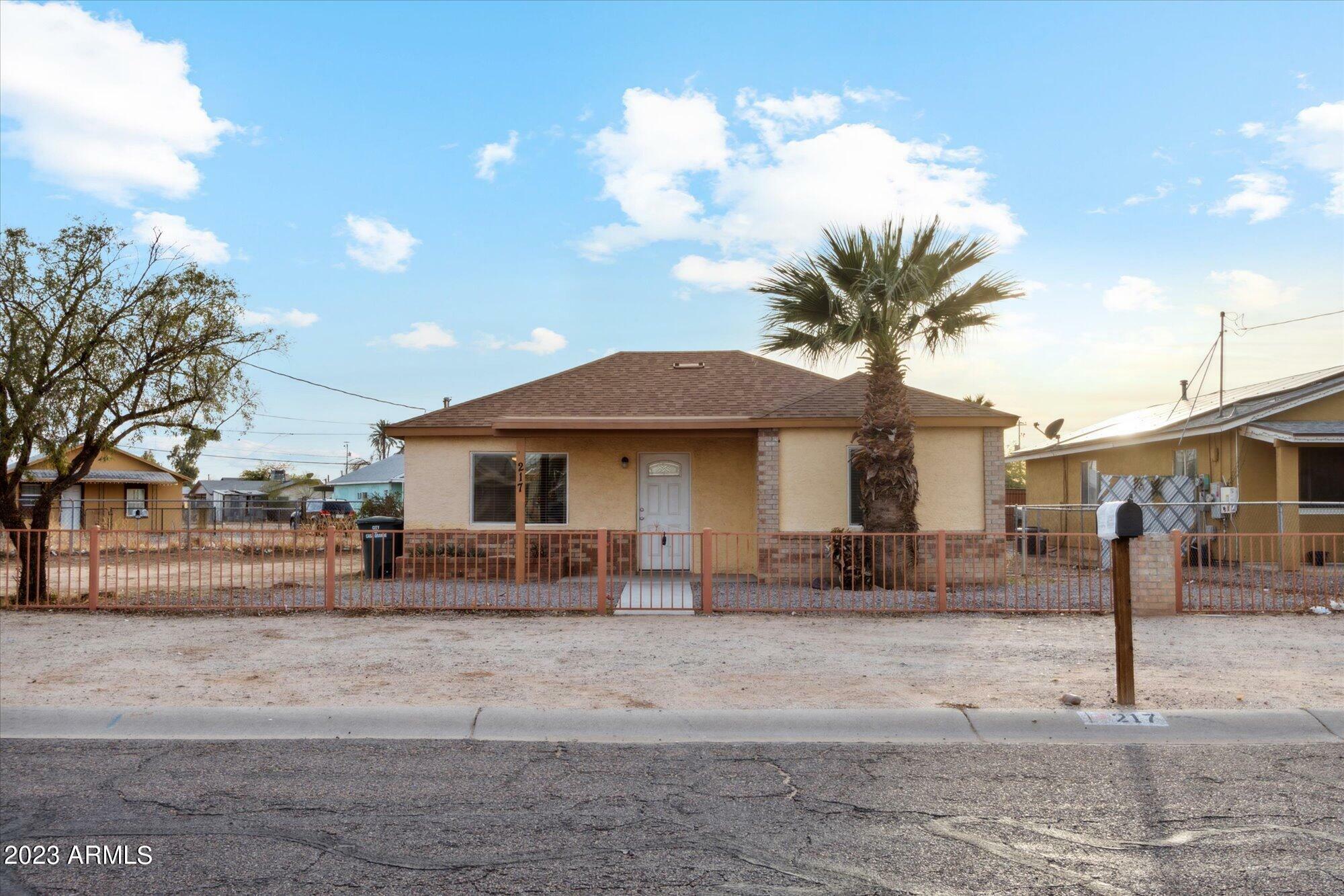 Property Photo: 217 E 3rd Avenue AZ 85122