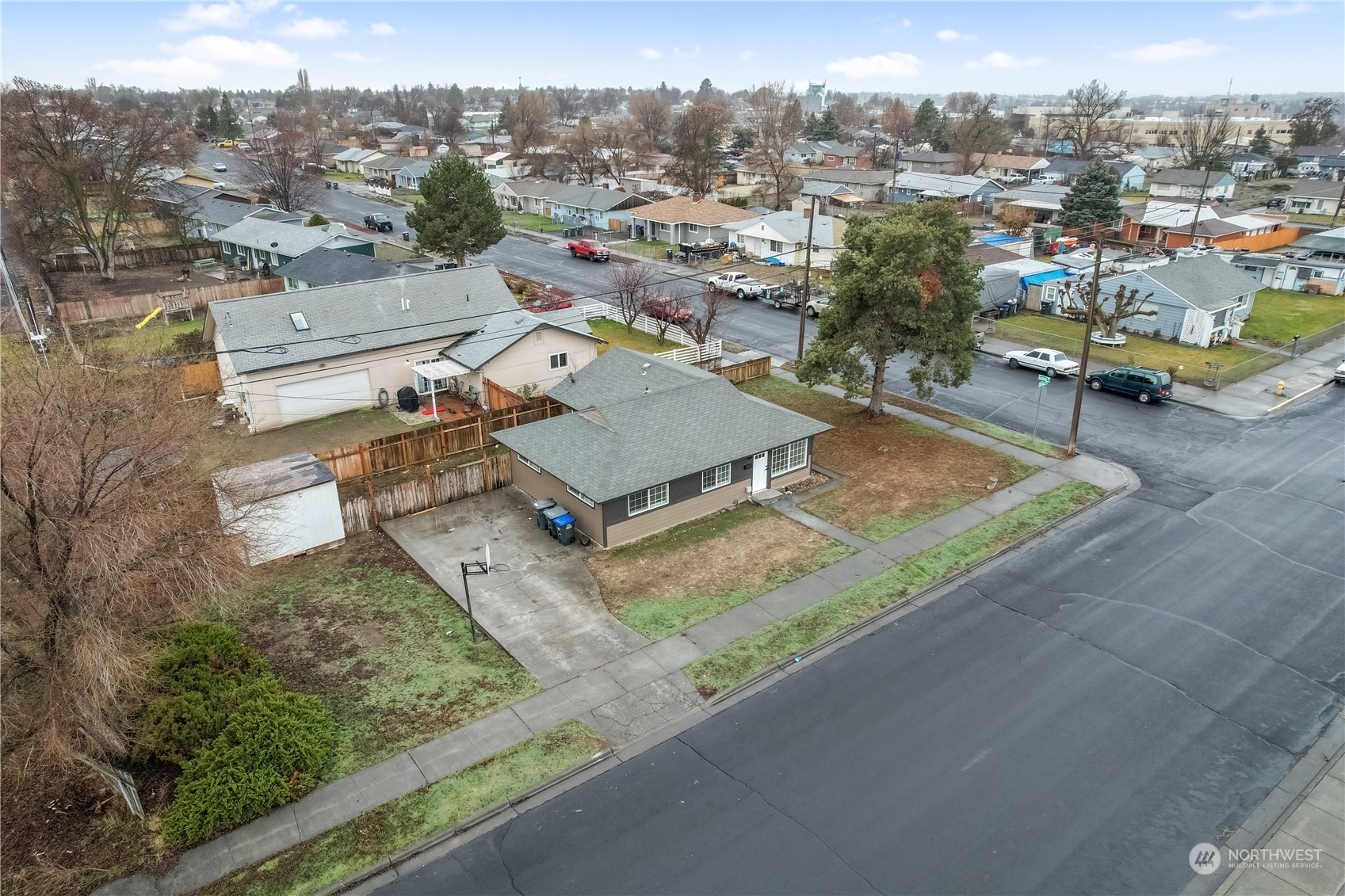 Property Photo:  1229 E Terrace Avenue  WA 98837 