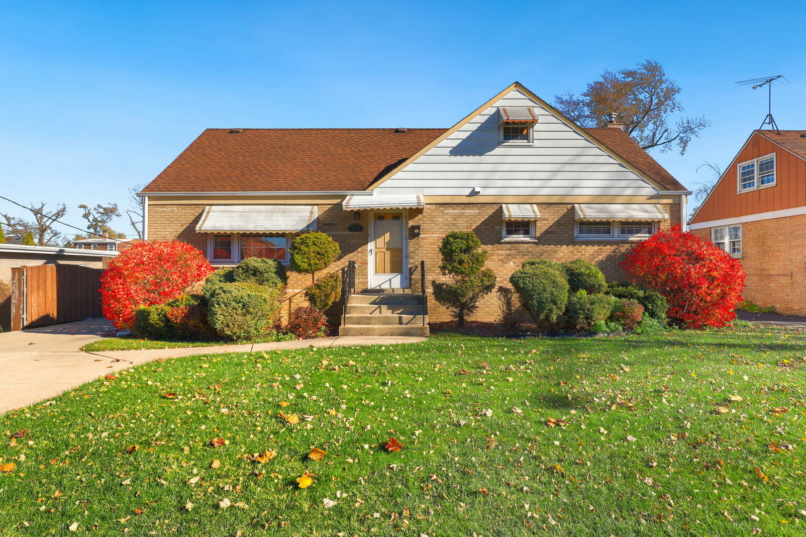 Property Photo: 445 N Wolf Road IL 60164