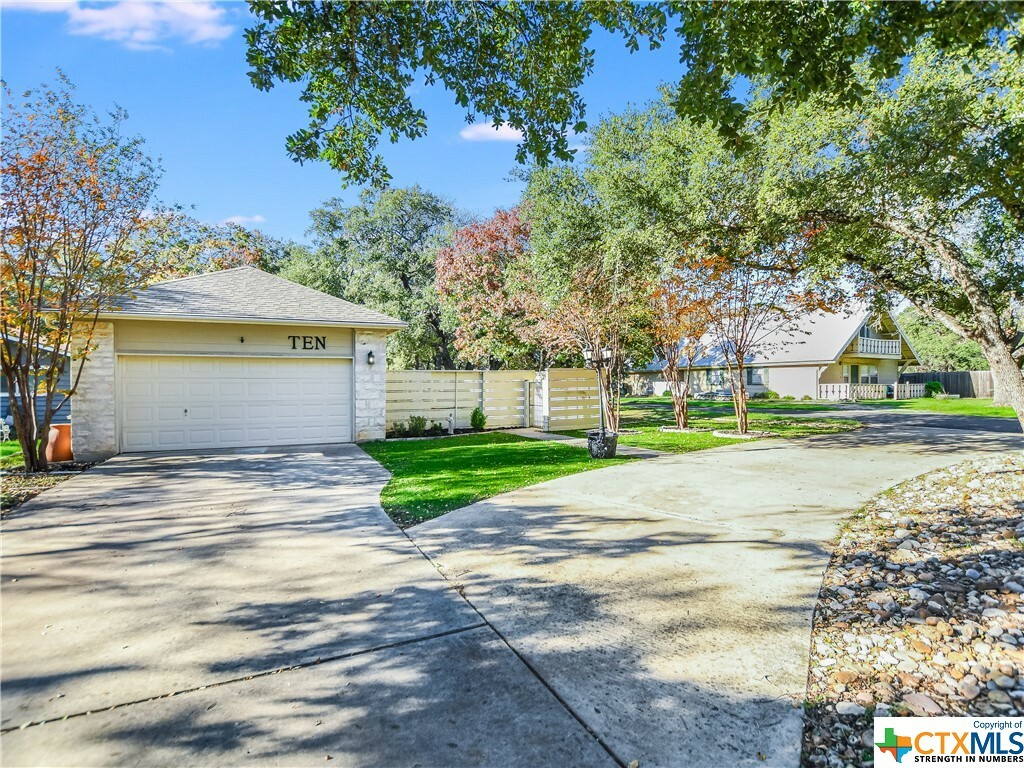 Property Photo:  10 Spalding Circle  TX 78676 