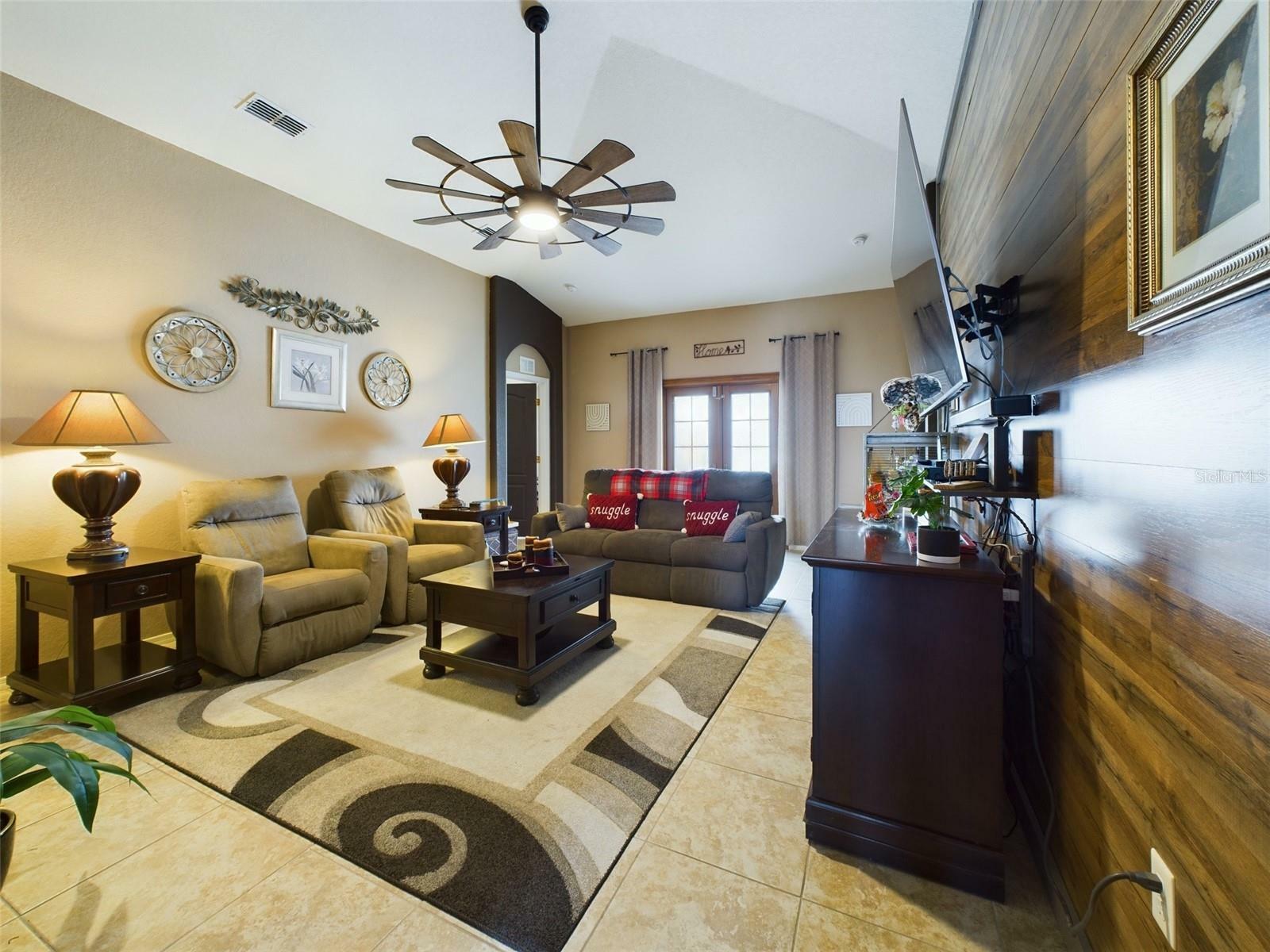 Property Photo:  2589 Sunset Circle  FL 33898 