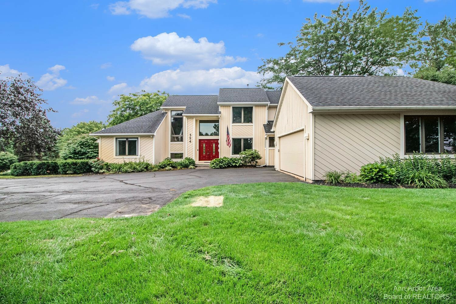 Property Photo:  354 Crestway Court  MI 48176 