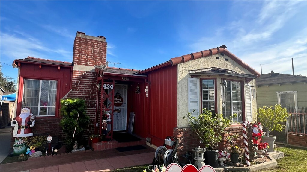 Property Photo:  434 Clela Avenue  CA 90022 