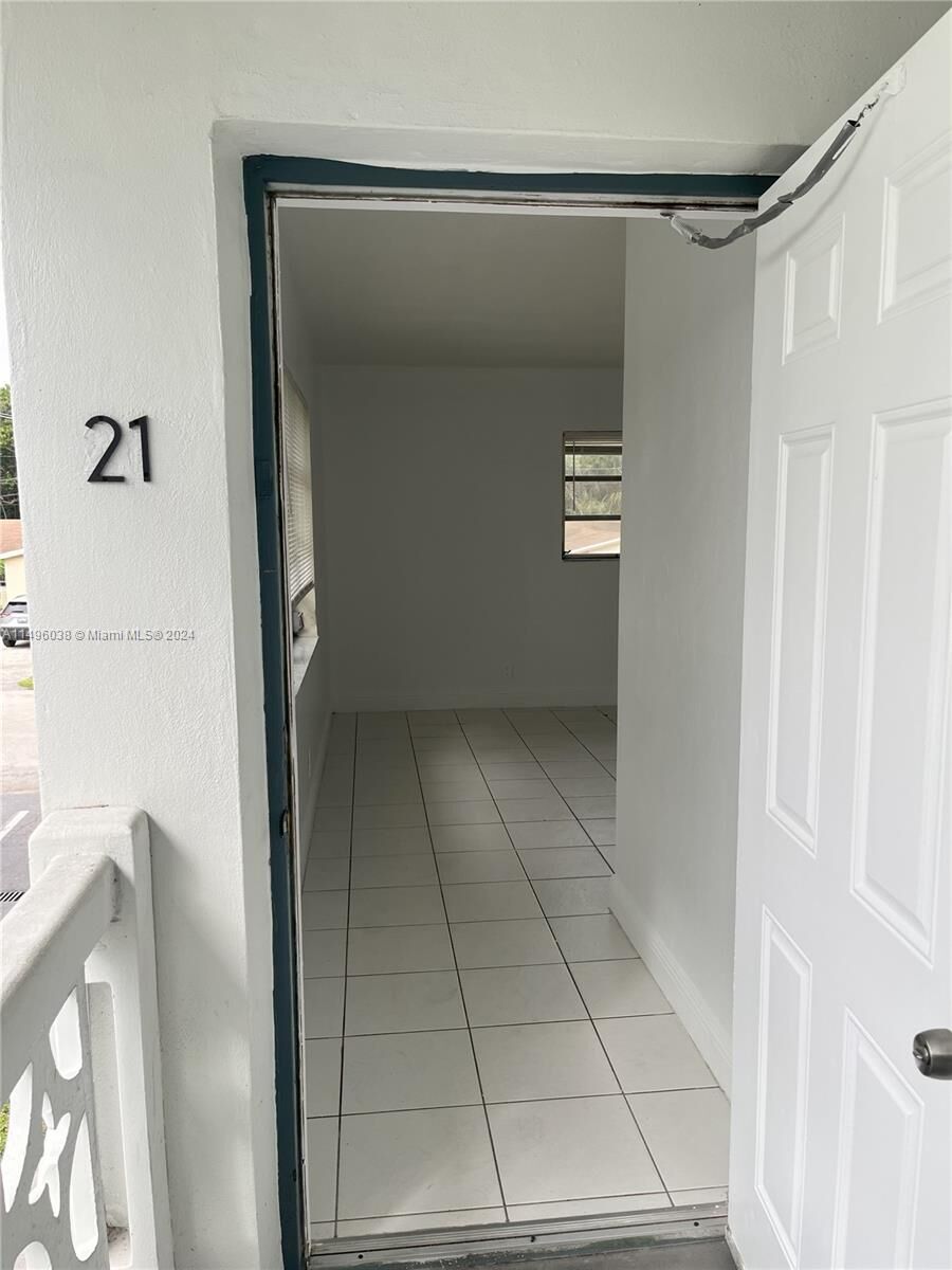 Property Photo:  1916 SW 11th St 21  FL 33312 
