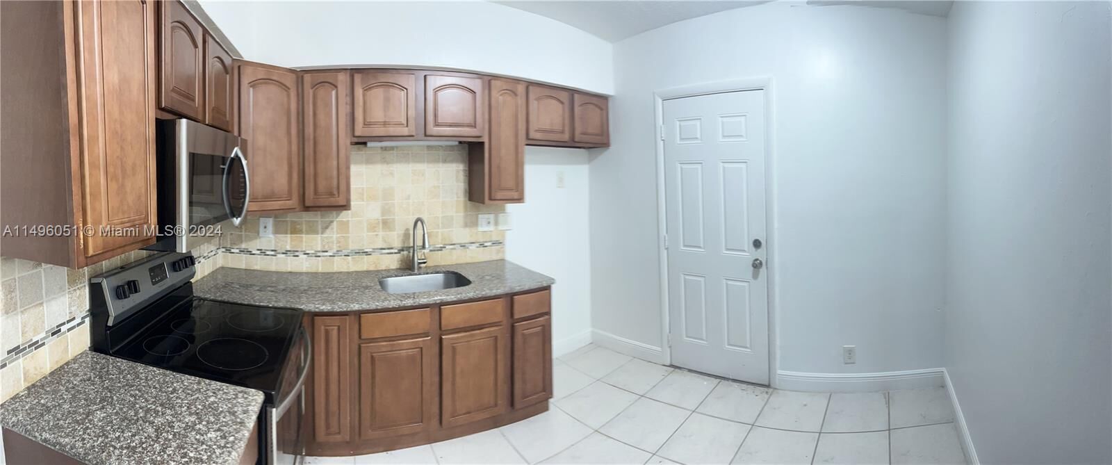 Property Photo: 1916 SW 11th St 23 FL 33312