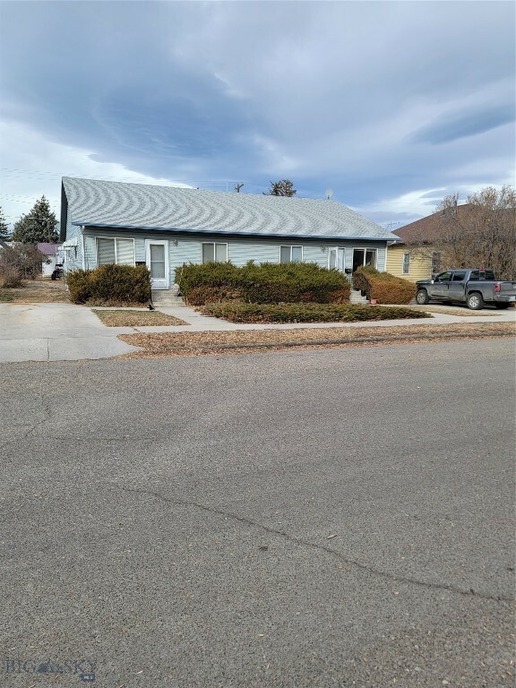 Property Photo:  17 & 19 S Dakota  MT 59725 