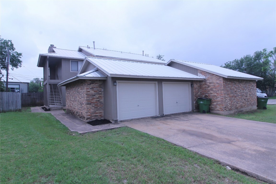 Property Photo:  405 Rawhide Loop  TX 78681 