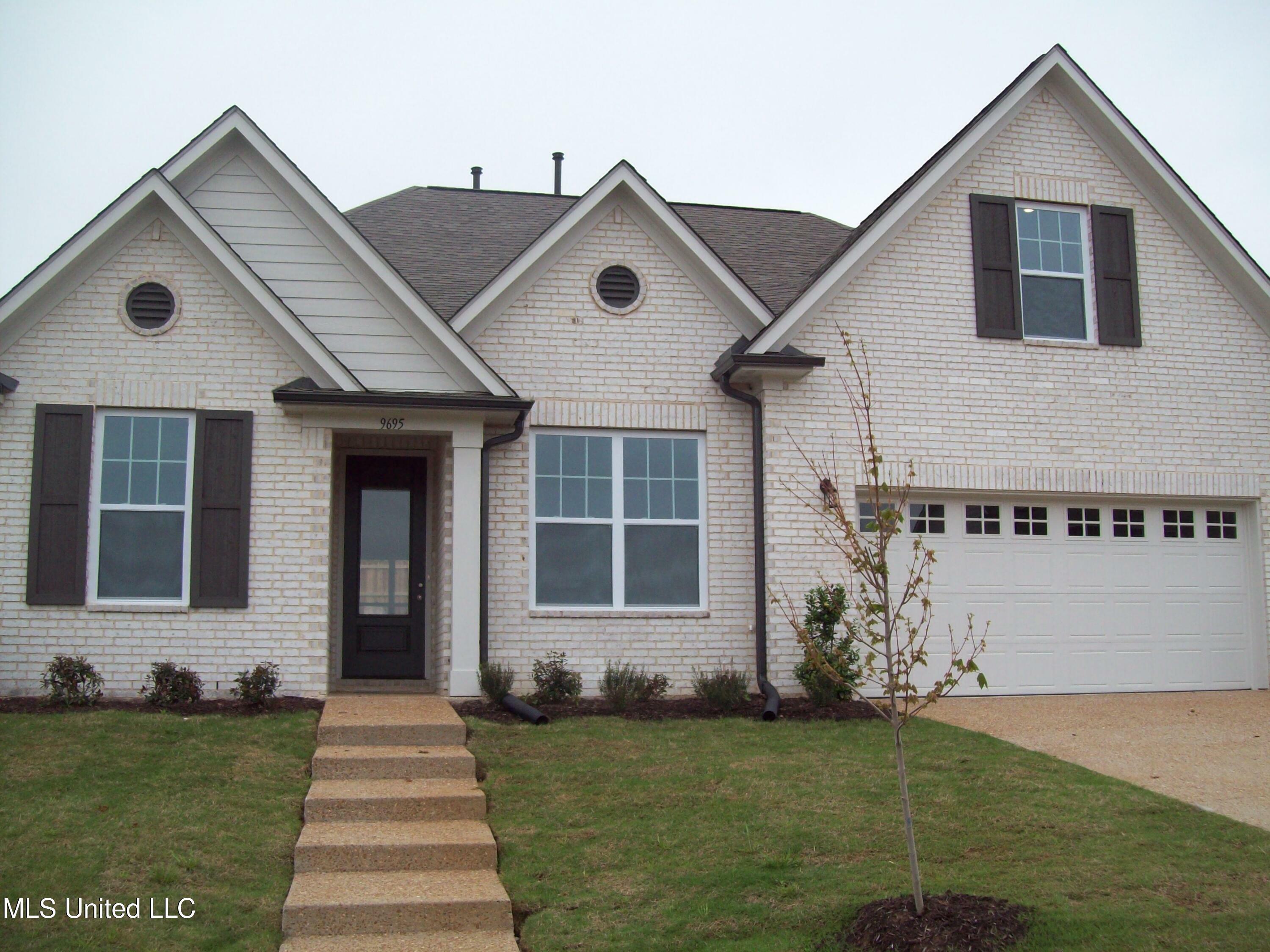 9695 Kings Landing Drive  Olive Branch MS 38654 photo